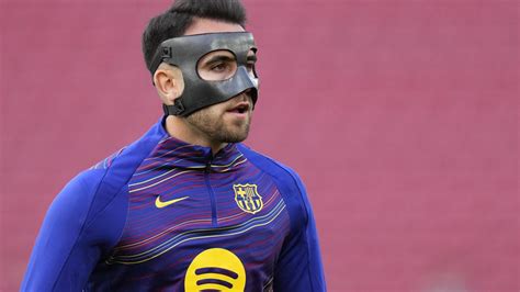 Eric García con máscara protectora facial