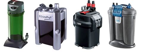 Primer plano de un filtro de acuario externo abierto, mostrando los diferentes medios filtrantes