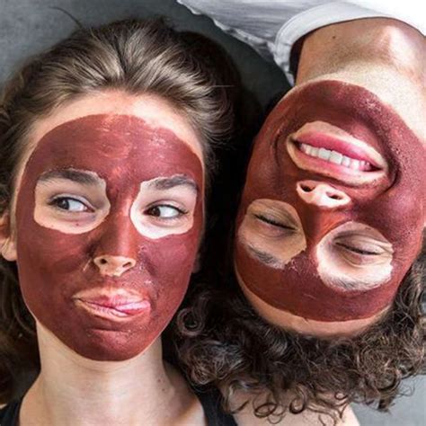 Mascarilla facial roja