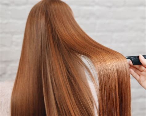 Primer plano de cabello hidratado y brillante