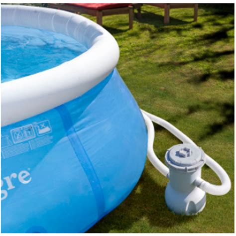 Imagen de una piscina con un filtro de cartucho Gre instalado