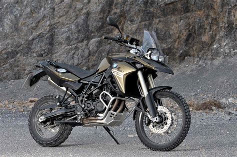 BMW F800GS 2013 en un camino de tierra