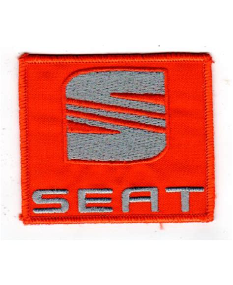 Emblema de SEAT con un fondo abstracto de piezas de coche
