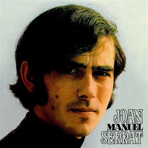 Joan Manuel Serrat cantando junto al mar