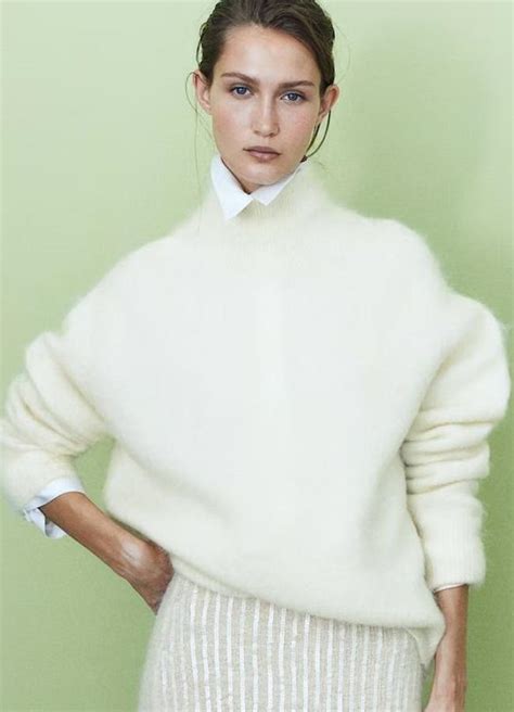 Jersey de mohair multicolor con rayas irregulares y cuello alto