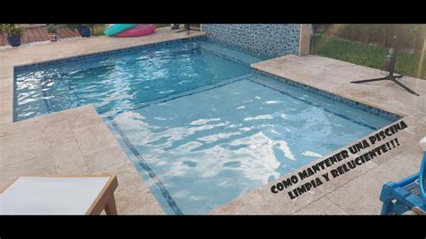 Piscina privada limpia y reluciente