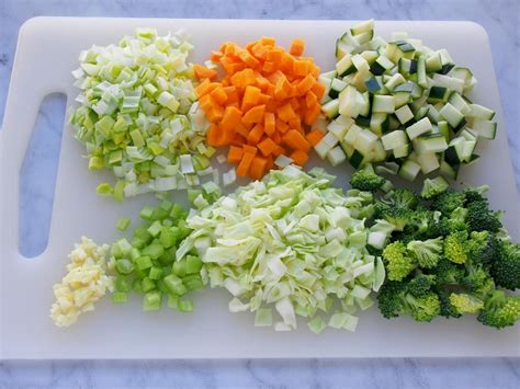 Variedad de verduras frescas para sopa