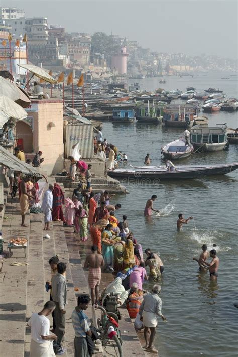 Bañistas en el río Ganges