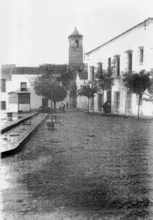 Fotografía antigua de la calle Derecha de Talavera la Real