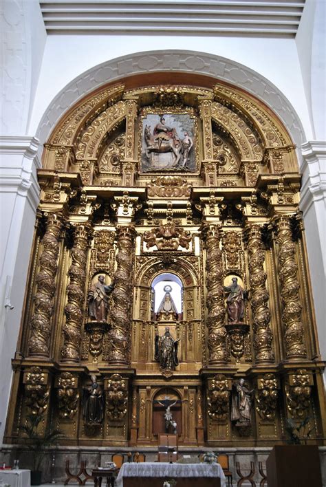 Retablo barroco en una iglesia extremeña