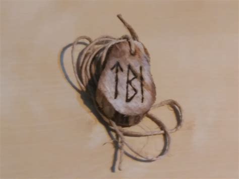 Amuleto con runas Uruz, Berkano y Sowilo