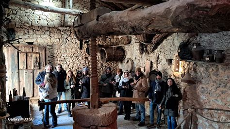 Detalle de la entrada a una bodega subterránea en Moradillo de Roa