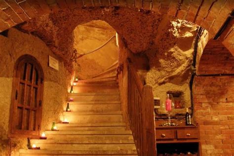 Infografía mostrando la estructura de niveles de las bodegas subterráneas