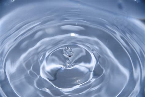 Comercial ofreciendo análisis de agua a domicilio