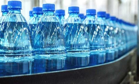 Infografía comparando diferentes tipos de agua embotellada