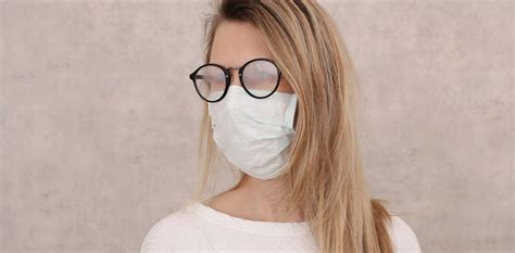 Diagrama explicativo de cómo evitar que las gafas se empañen con mascarilla