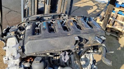 Compartimento del motor de un BMW E60