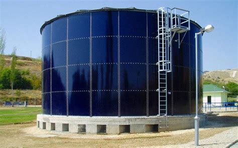 Tanque de almacenamiento de agua cruda