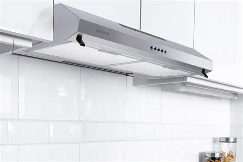 Campana extractora de cocina con filtros metálicos visibles