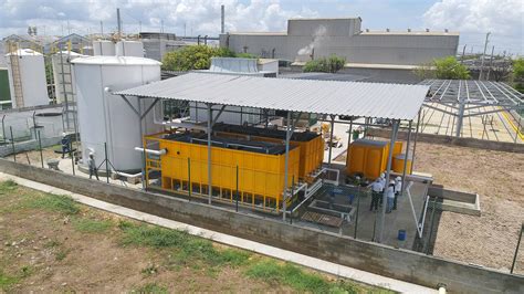 Planta de tratamiento de aguas residuales con digestores