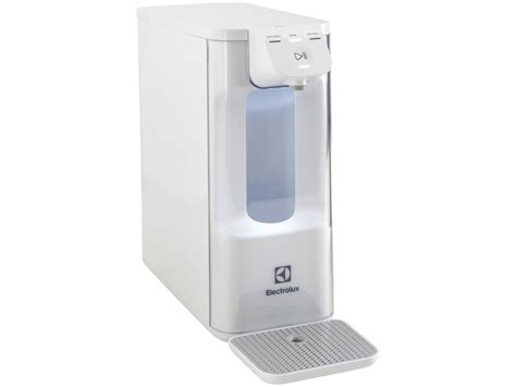 Purificador de água Electrolux em uso