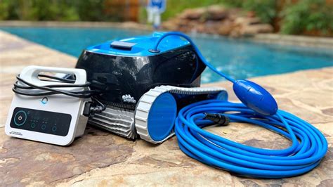 Componentes de un robot limpiafondos de piscina