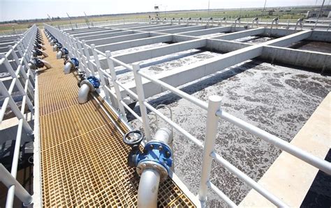 Imagen de rejillas en una depuradora con residuos retenidos