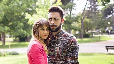 Hermanos Ana y Daniel en un plató de televisión
