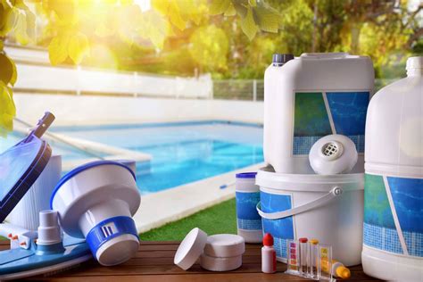 Diversidad de productos de cloro para piscinas y tratamiento de agua