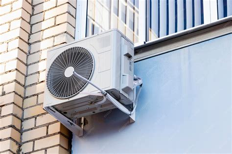 Aire acondicionado monoblock instalado en una pared exterior