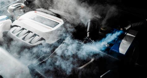 Interior de un coche siendo tratado con ozono