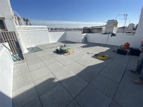 Cubierta plana con losas filtrantes instaladas