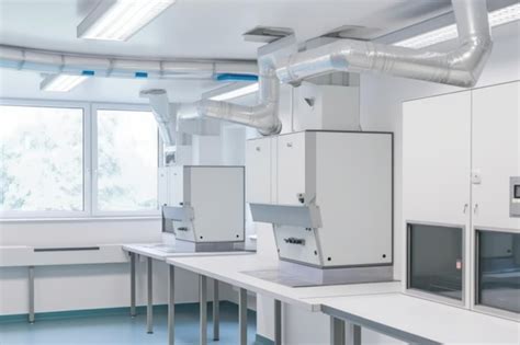 Laboratorio con sistema de ventilación avanzado