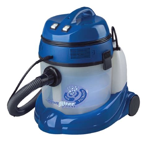 Una aspiradora con filtro de agua en acción