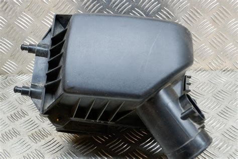 Opel Mokka air filter box with screws
