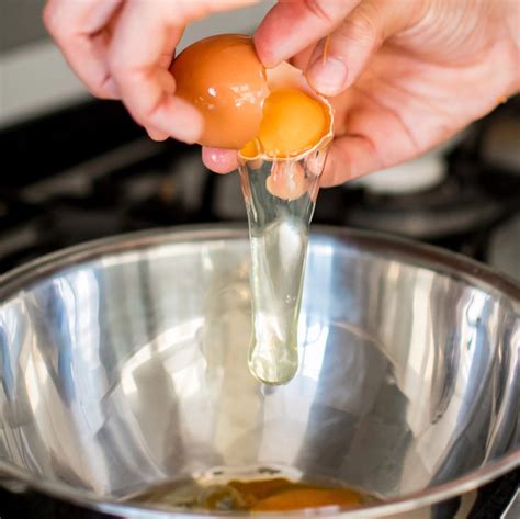 Clara de huevo separada