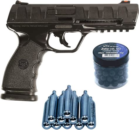 Arma de aire comprimido guardada en una funda protectora