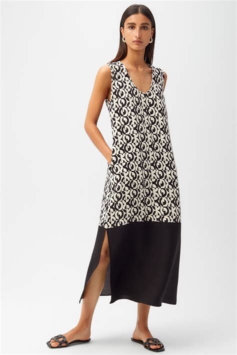 Detalle de bordado intrincado en un vestido Purificación García