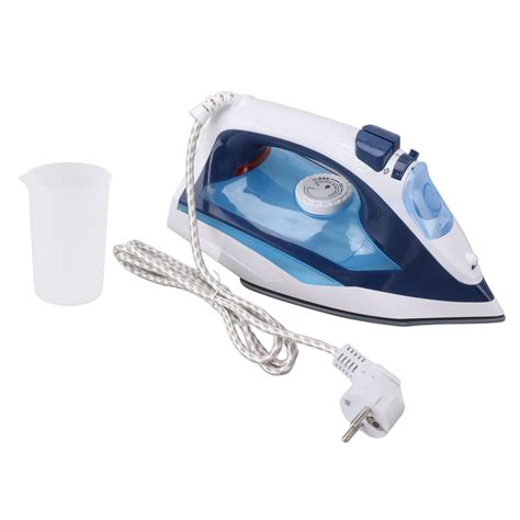 Plancha de vapor con agua destilada