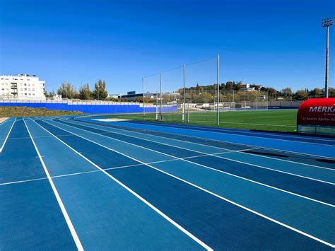 Pista de atletismo renovada con superficie Mondo