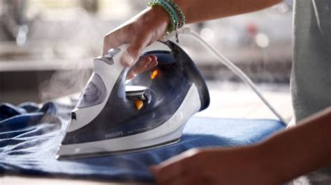 Uso de agua destilada en una plancha de vapor