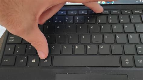 Captura de pantalla mostrando la herramienta FX y la categoría Colores en Picsart