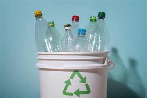 Infografía mostrando la reducción de botellas de plástico con el uso de filtros BRITA