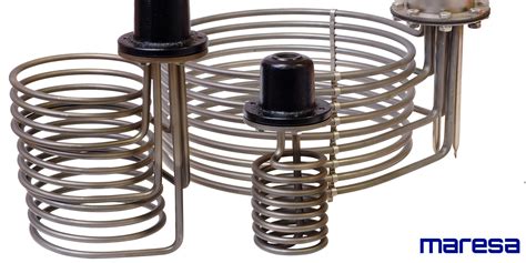 Resistencias de inmersión en un tanque de destilador