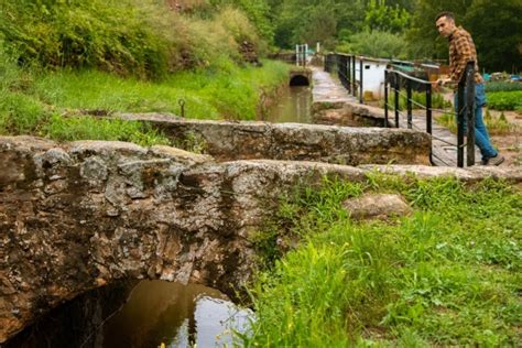 Mercado de agricultores junto a la Séquia de Manresa