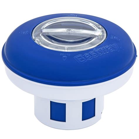 Dosificador de cloro flotante en una piscina