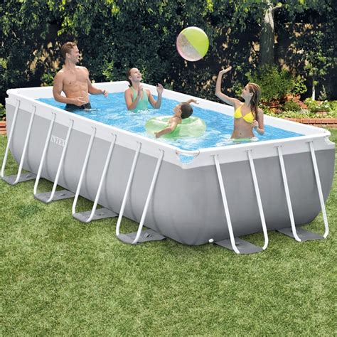 Piscina desmontable con agua cristalina