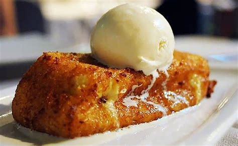 Torrija extremeña con helado