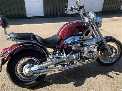 BMW R1200C en un entorno de montaña