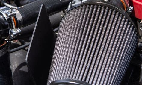 Primer plano de un filtro de aire de competición K&N